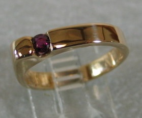 R6 RUBY IN 14K GOLD RING