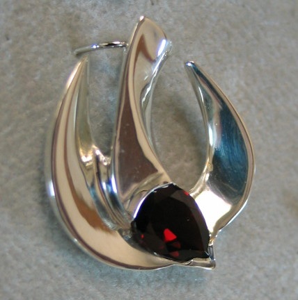 H18 THE SPIRIT IN MOTION  W/ RED GARNET
