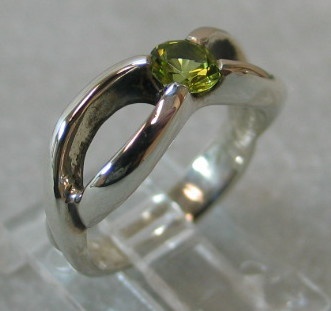 STERLING RING W/ PERIDOT