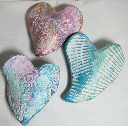 3 HAND HELD HEARTS