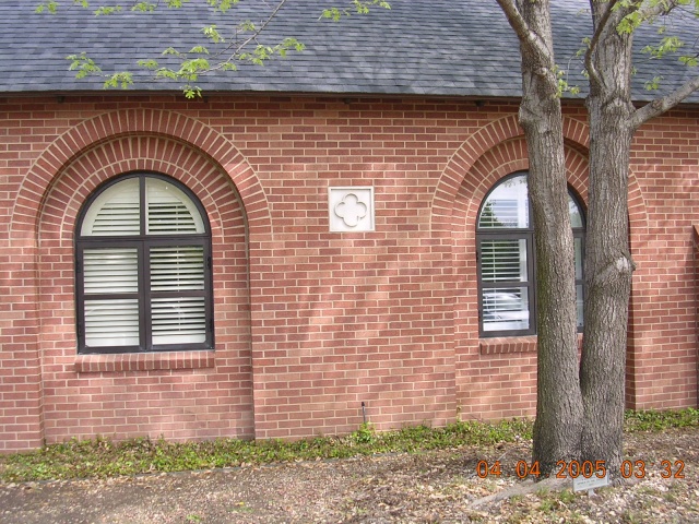 RECURRING QUATREFOIL SHAPE 