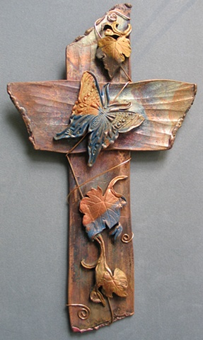 WARM AUTUMN BUTTERFLY W/ GRAPEVINE