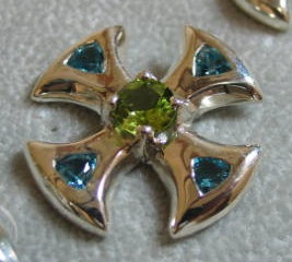 H41 SMALL CANTERBURY CROSS PERIDOT W/ BLUE TOPAZ