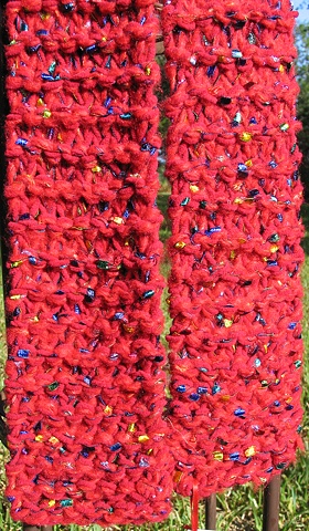 M_RED W/ RAINBOW RIBBON SCARF ENDS