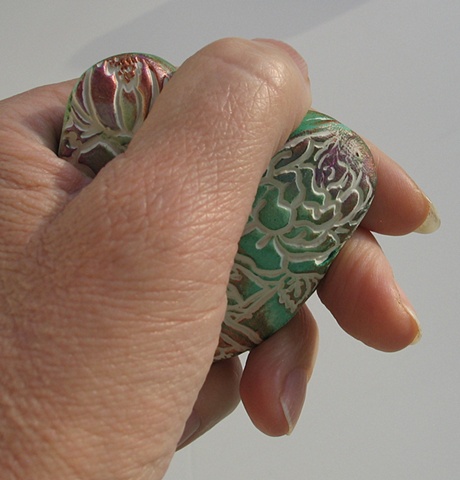 THUMB HOLD ON A HAND FORMED HEART
