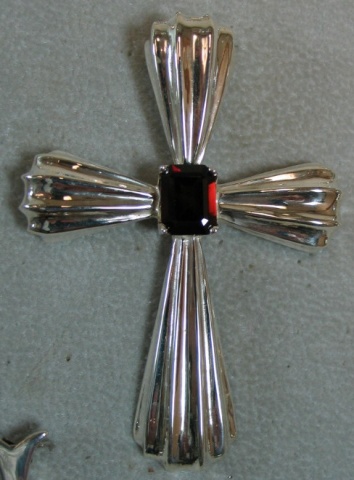 H4 FLUTED CROSS W/ EM. CUT GARNET