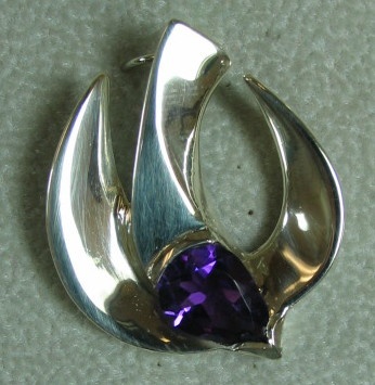 H18 THE SPIRIT IN MOTION  W/ AMETHYST