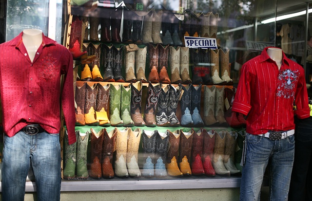 botas y camisas