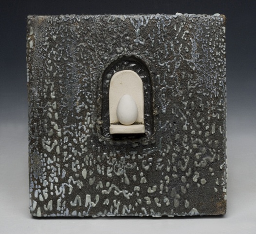 Egg on Ledge Tile