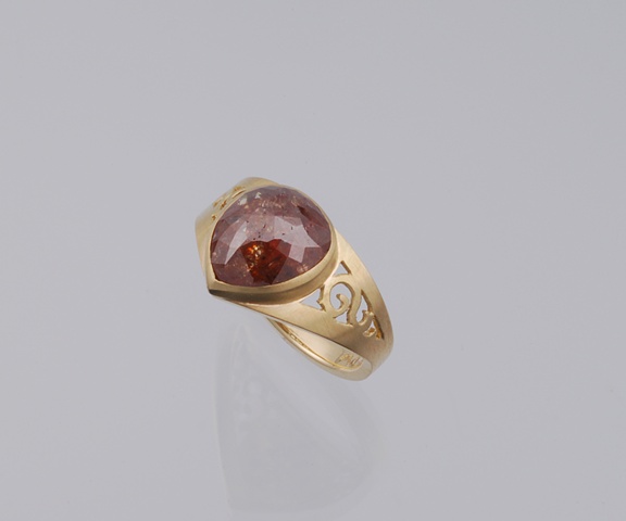 Engagement ring in 18 k yellow gold with rose cut natural brown diamond