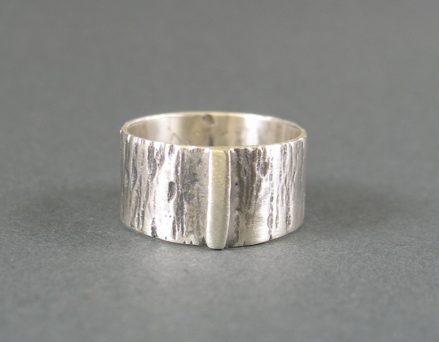 Textured Band With Bar