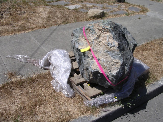 3407 (rock, pallet)