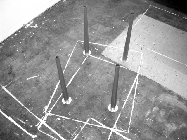 4.255.507 (4 table legs, paint, ground)