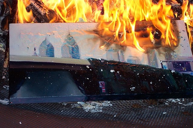 An Ellen Gavin burning!
