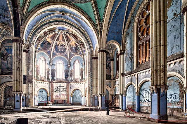 urban decay photography urbex beautiful deconstruction church chicago 
