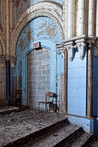urban decay photography urbex beautiful deconstruction church chicago 