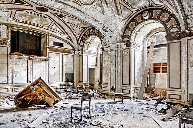urban decay photography urbex beautiful deconstruction apartment building detroit