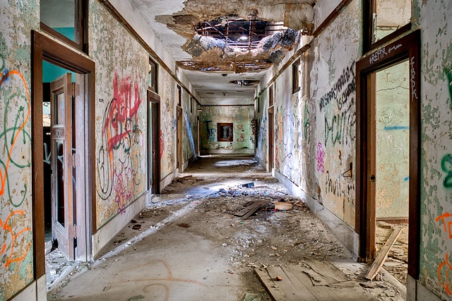 urban decay photography urbex beautiful deconstruction train rail station detroit